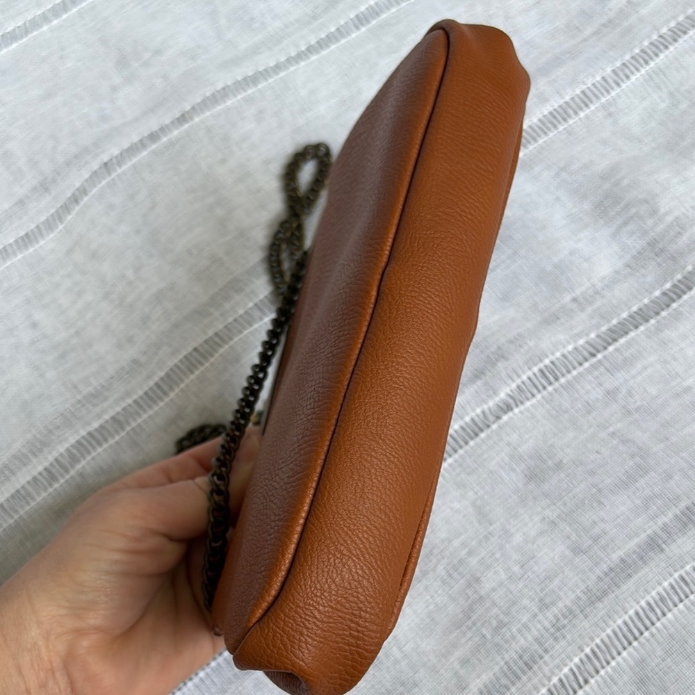 Universal Thread Tan Clutch with Chain Strap. - Picture 9 of 13